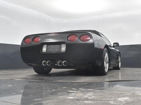 Used 2000 Chevrolet Corvette Base w/ Performance Handling Pkg image 31