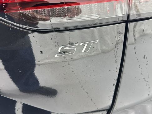 Used 2021 Buick Envision Essence w/ Technology Package I image 41