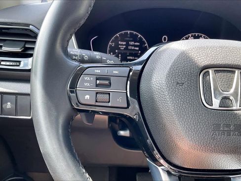 Used 2025 Honda Pilot EX-L image 18