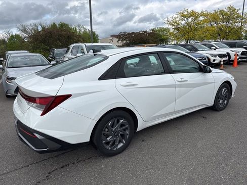 Used 2024 Hyundai Elantra SEL FWD image 8