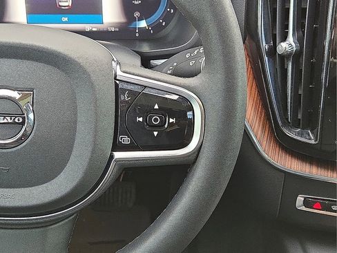 Certified 2023 Volvo XC60 B5 Plus w/ Climate Package image 22