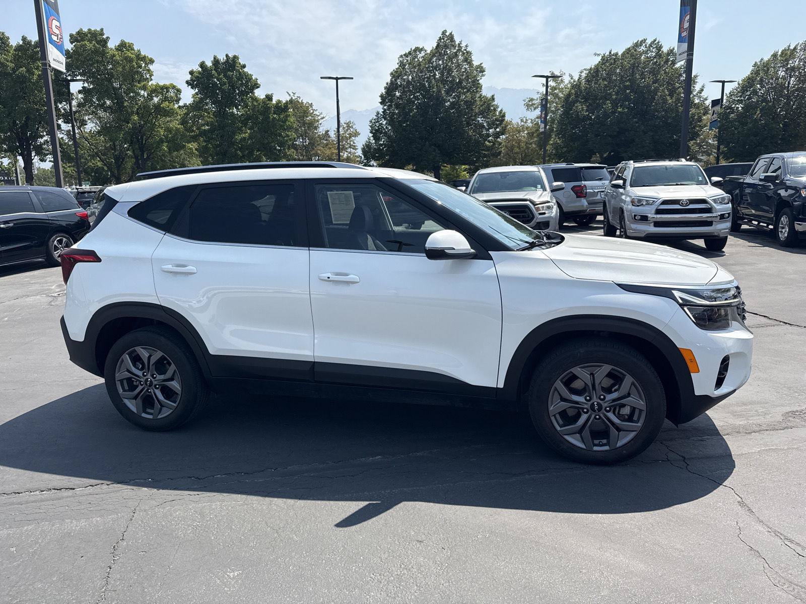 Used 2024 Kia Seltos S AWD/4WD image 3