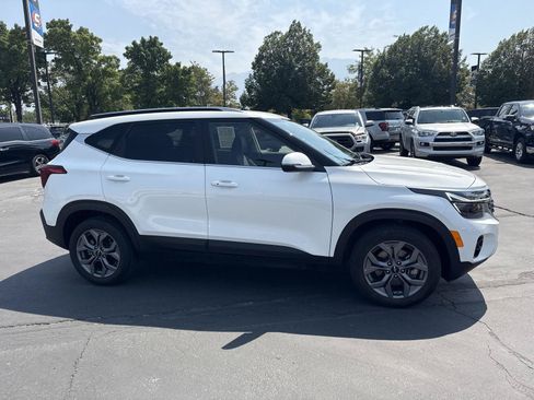Used 2024 Kia Seltos S AWD/4WD image 3