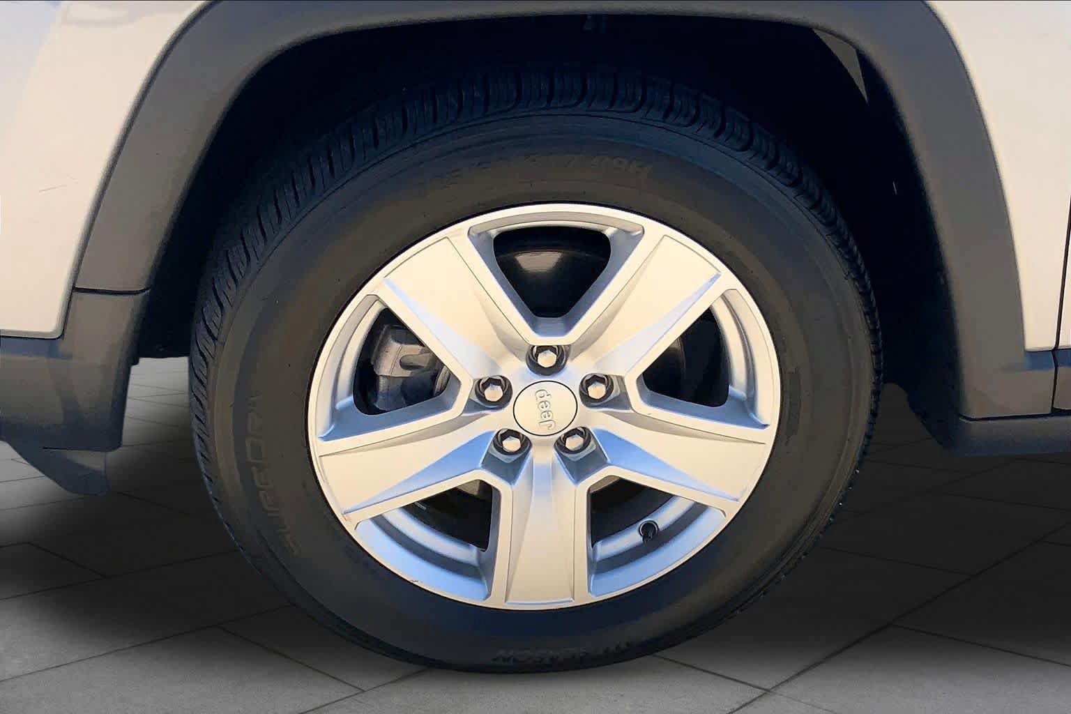 Used 2022 Jeep Compass Latitude w/ Convenience Group FWD image 10