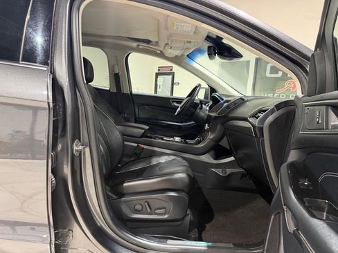 Used 2020 Ford Edge Titanium w/ Equipment Group 301A FWD image 19