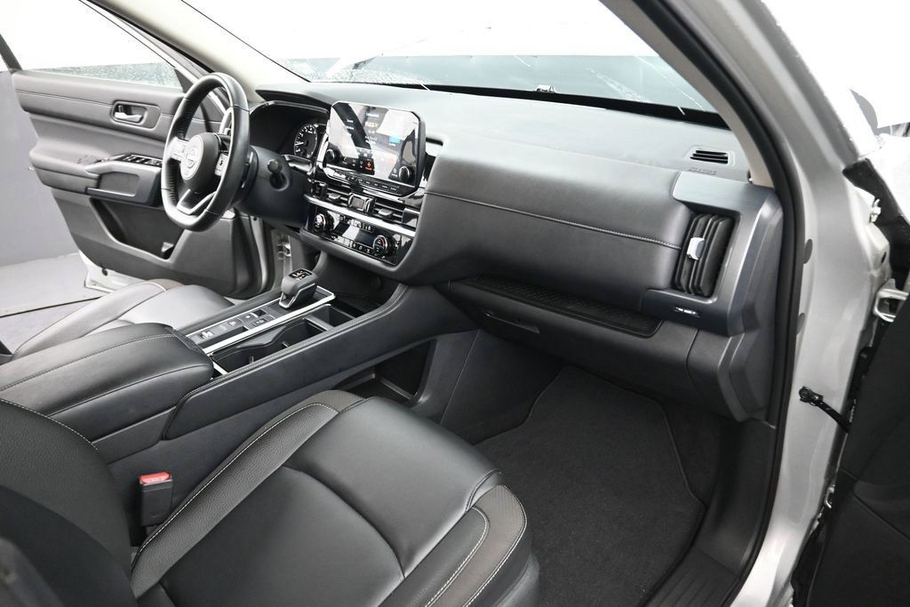 Certified 2025 Nissan Pathfinder SL FWD image 25