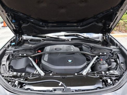 Used 2025 BMW 740i w/ Premium Package RWD image 27