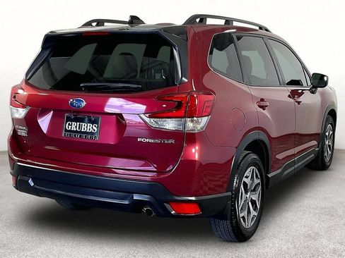 Used 2024 Subaru Forester Premium AWD/4WD image 2