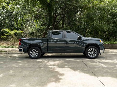 Used 2025 Chevrolet Silverado 1500 LT AWD/4WD image 9