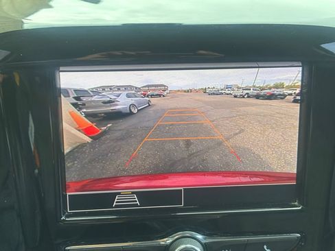 Used 2021 Chevrolet Traverse LT FWD image 18