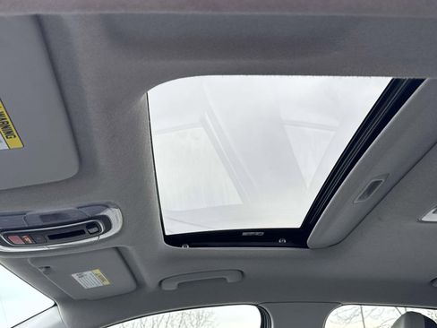 Used 2024 Hyundai Elantra Limited image 9