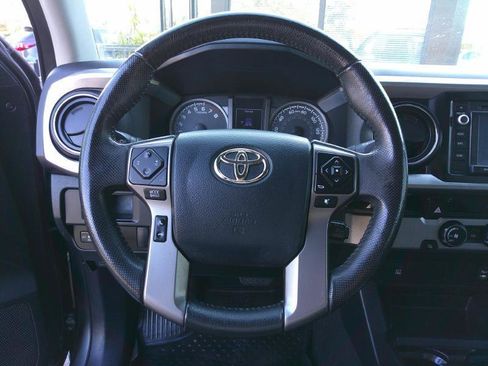 Used 2017 Toyota Tacoma SR5 w/ Tow Package RWD image 15