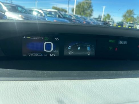 Used 2019 Toyota Prius XLE AWD/4WD image 5