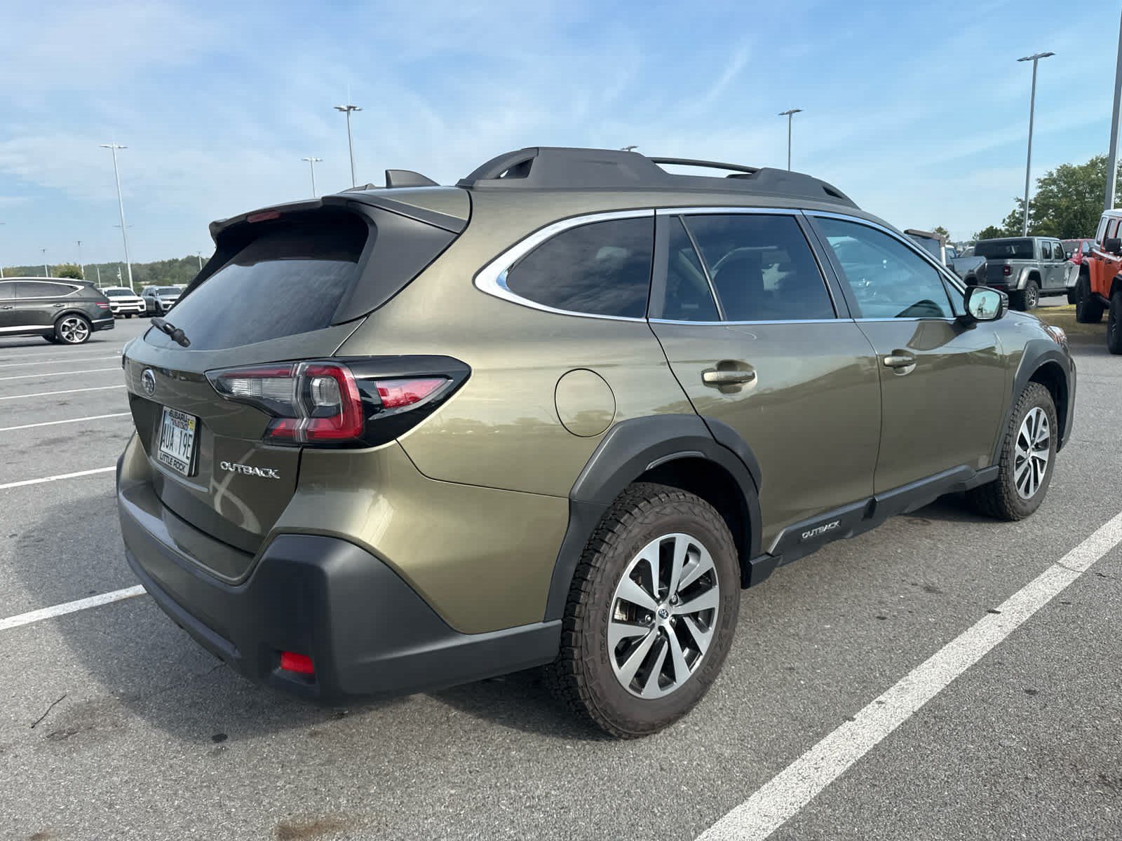 Used 2024 Subaru Outback Premium AWD/4WD image 3