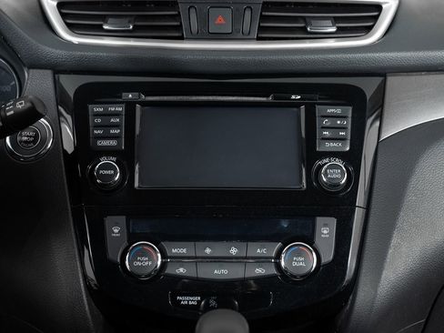 Used 2015 Nissan Rogue SV w/ SV Premium Package image 36