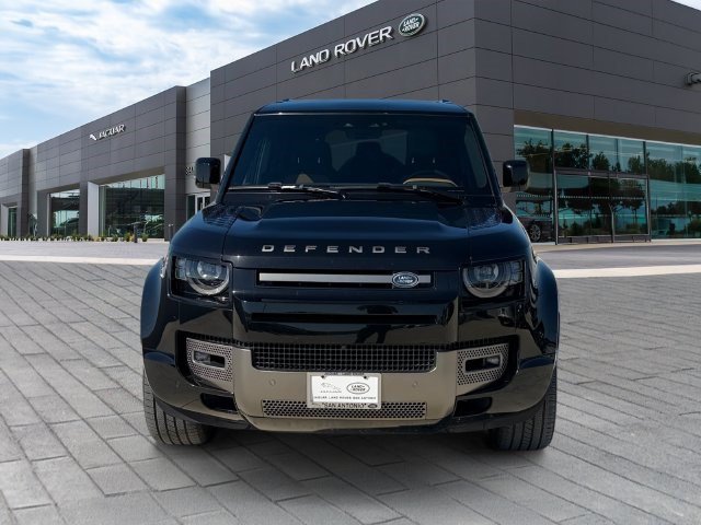 Used 2024 Land Rover Defender 130 X-Dynamic SE AWD/4WD image 8