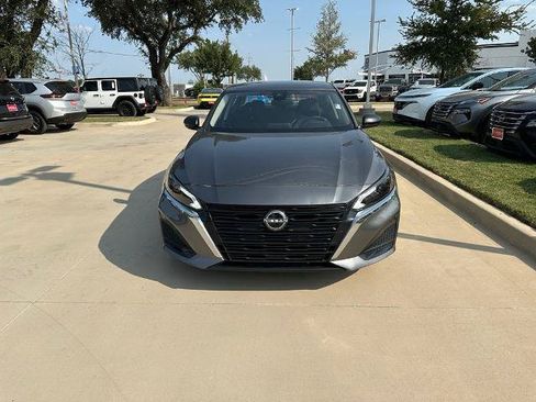 Certified 2025 Nissan Altima 2.5 SV FWD image 2