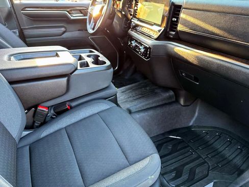 Used 2024 GMC Sierra 1500 SLE image 11