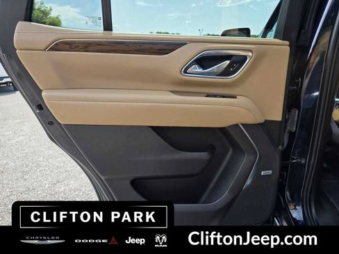 Used 2021 Chevrolet Tahoe Premier w/ Premium Package AWD/4WD image 12