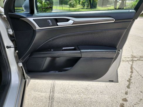 Used 2017 Ford Fusion SE w/ Fusion SE Technology Package FWD image 30