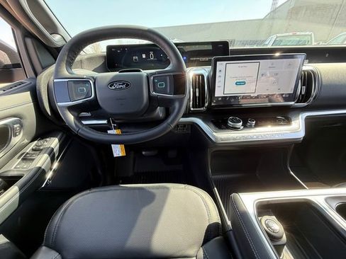 New 2026 Ford Expedition Platinum AWD/4WD image 8
