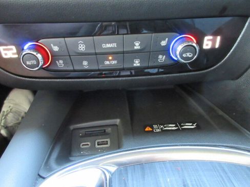 Used 2024 Buick Enclave Premium w/ Experience Buick Package image 31