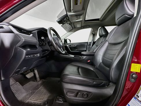 Certified 2021 Toyota RAV4 XLE Premium AWD/4WD image 21