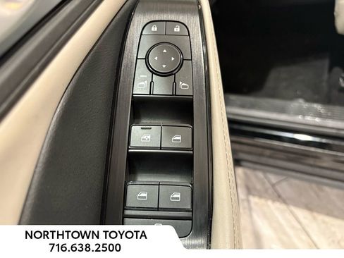 Used 2024 Nissan Rogue SV image 28