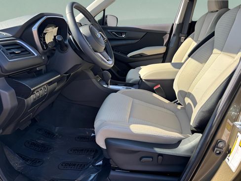 Used 2025 Subaru Ascent Premium w/ Premium Package image 9