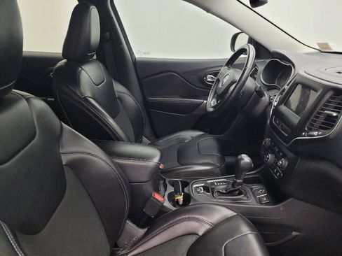 Used 2019 Jeep Cherokee Latitude Plus w/ Comfort/Convenience Group image 21