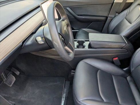 Used 2021 Tesla Model Y Long Range image 16