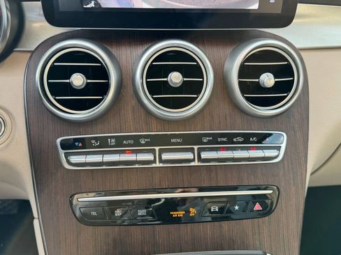 Used 2021 Mercedes-Benz GLC 300 4MATIC image 14