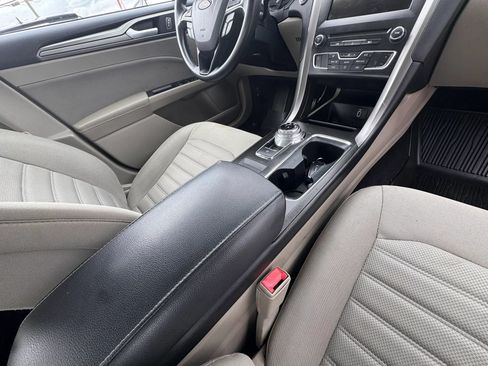 Used 2018 Ford Fusion SE w/ Fusion SE Technology Package FWD image 26