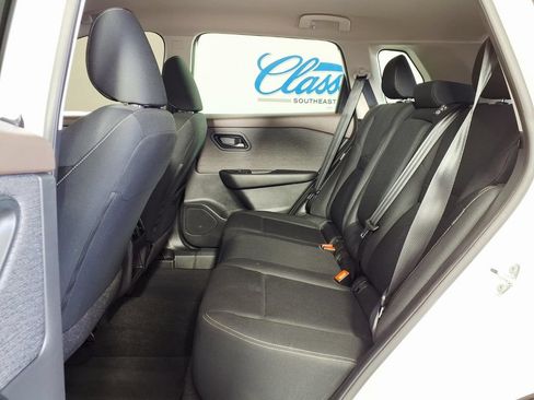 Used 2023 Nissan Rogue S FWD image 9