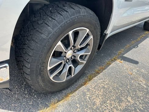 Used 2020 Chevrolet Silverado 1500 LT w/ Texas Edition AWD/4WD image 9