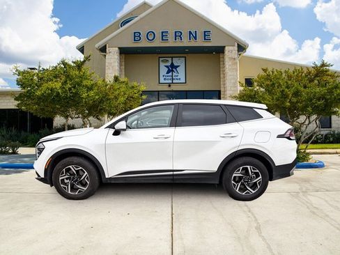 Used 2024 Kia Sportage LX image 2