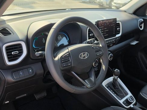 New 2025 Hyundai Venue Limited image 14
