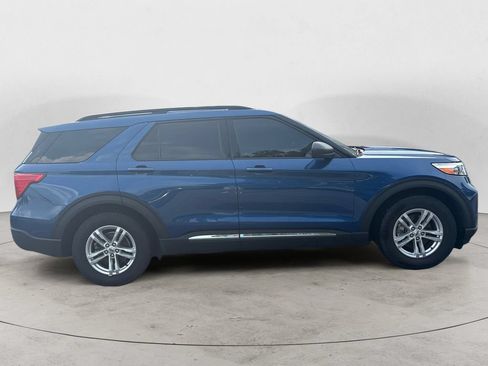 Used 2023 Ford Explorer XLT w/ Equipment Group 202A RWD image 2
