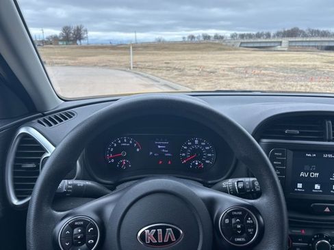 Used 2020 Kia Soul LX image 12