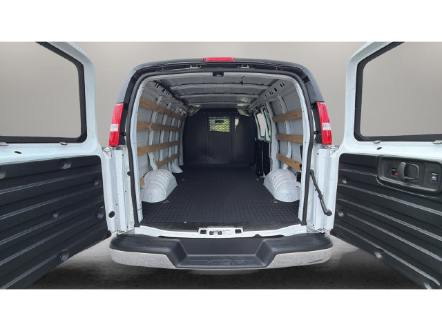 Used 2025 GMC Savana 2500 w/ Driver Convenience Package RWD image 32