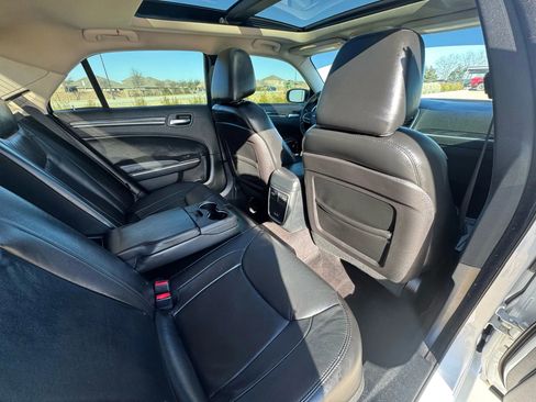 Used 2017 Chrysler 300 Limited w/ Value Package image 43