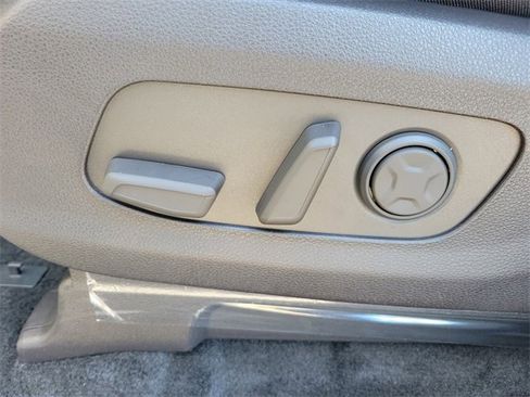 New 2026 Kia Carnival EX image 20