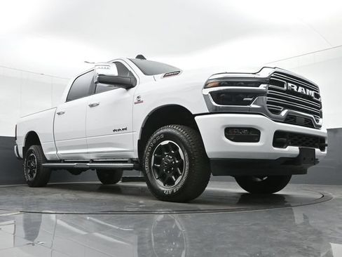 Used 2025 RAM 2500 Laramie AWD/4WD image 39