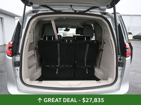 Used 2024 Chrysler Pacifica Touring-L image 28