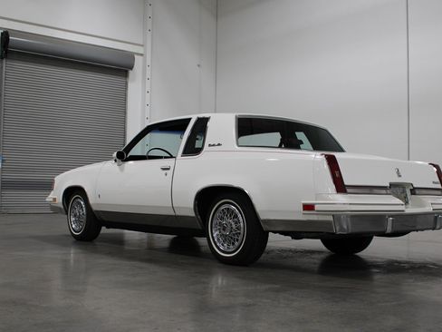 Used 1988 Oldsmobile Cutlass Supreme Classic Brougham RWD image 21