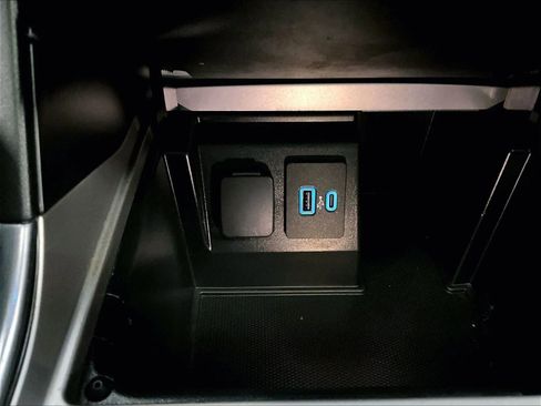 Used 2020 Ford Explorer XLT w/ Equipment Group 202A image 32