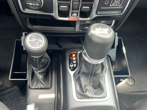 Used 2024 Jeep Wrangler High Altitude AWD/4WD image 16