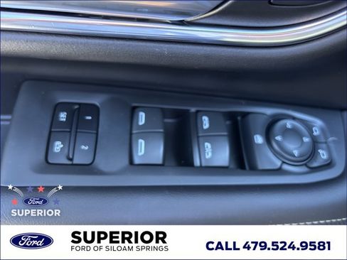 Used 2023 GMC Yukon SLT AWD/4WD image 25