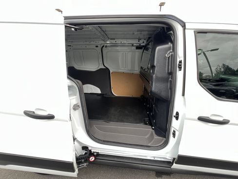 Used 2023 Ford Transit Connect XL FWD image 5