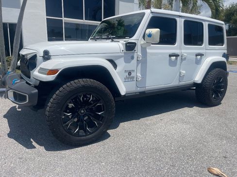 Used 2023 Jeep Wrangler Unlimited Sahara AWD/4WD image 23